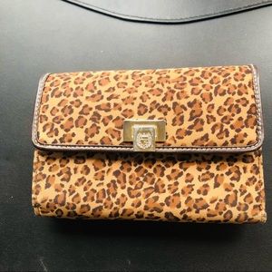 Fabric LIZ CLAIBORNE wallet in great condition.